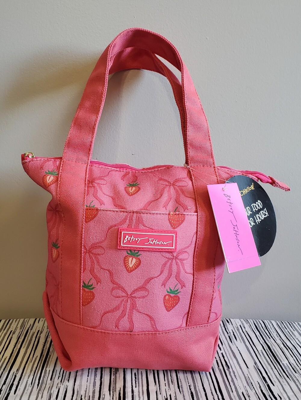Betsey Johnson Pink Strawberry Canvas Insulated Lunch Tote - Picture 1 of 12